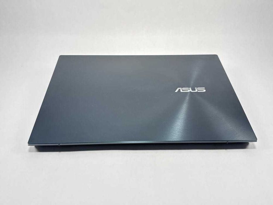 ASUS ZenBook Pro Duo 15 OLED UX582 i7 16 GB 1 TB RTX 3070 4K