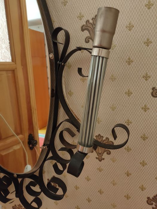 Зеркало с под светкой двух ламп .Ретро .