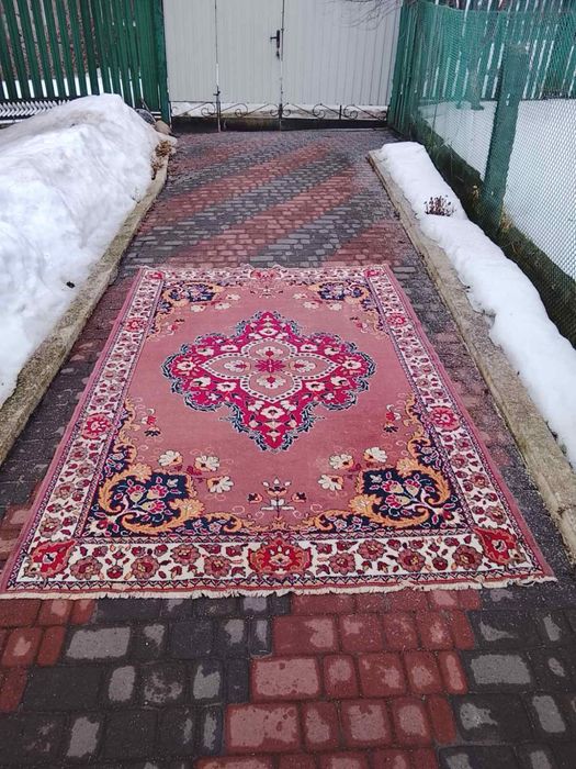 Великий килим з узором