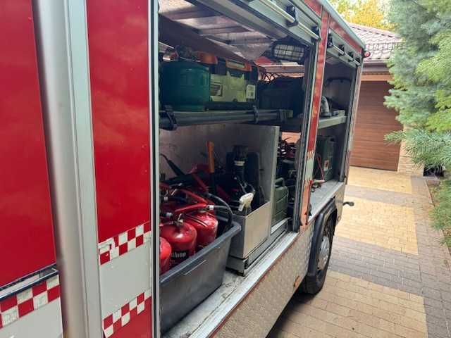 Samochód rat- tech. zabudowa aluminiowa. Cena bez wyposażenia,.