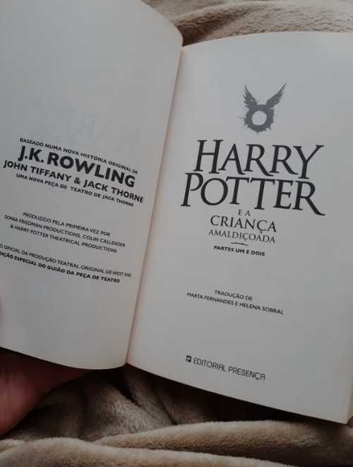 Livro Harry Potter e a criança almadiçoada (partes um e dois)