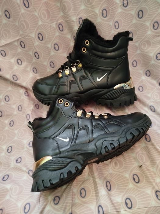 Nowe zimowe buty damskie