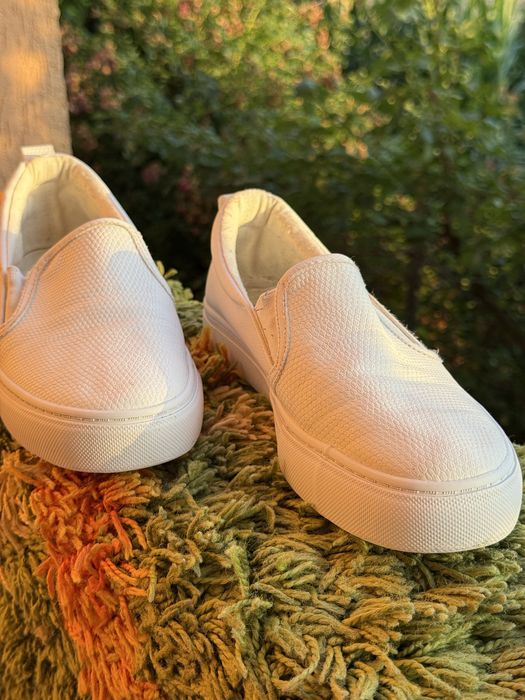 Білі кеди new look