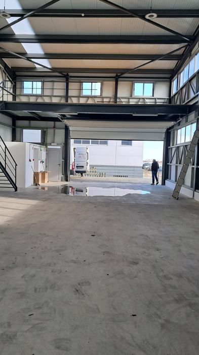 Pavilhão industrial em Santa Marta do Pinhal