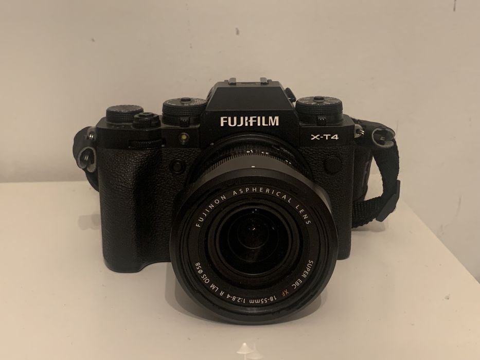 Câmara Fotográfica Fujifilm X-T4 + Lente Fujinon 18-55mm 2.8