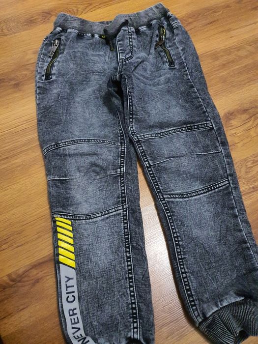 Dżeginsy 122/128 spodnie chłopięce