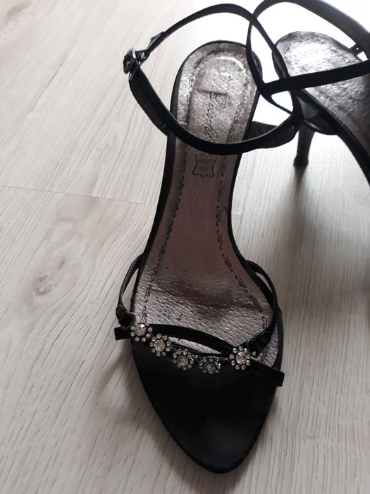 Czarne eleganckie sandały na obcasie, rozmiar 39