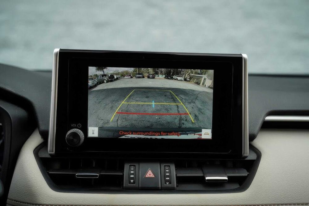 Toyota RAV4 XLE Premium      2023