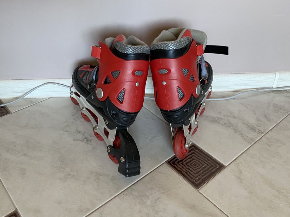 Продам роліки , по стельке 23-24 см , катались один раз :) як нові