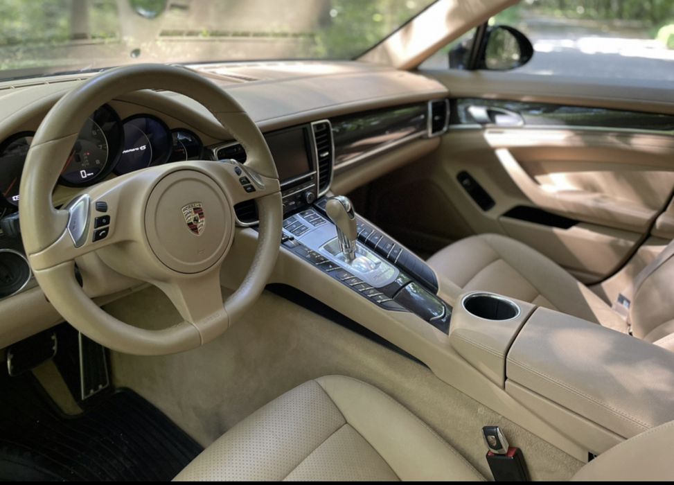 Продам авто Porsche Panamera 4S