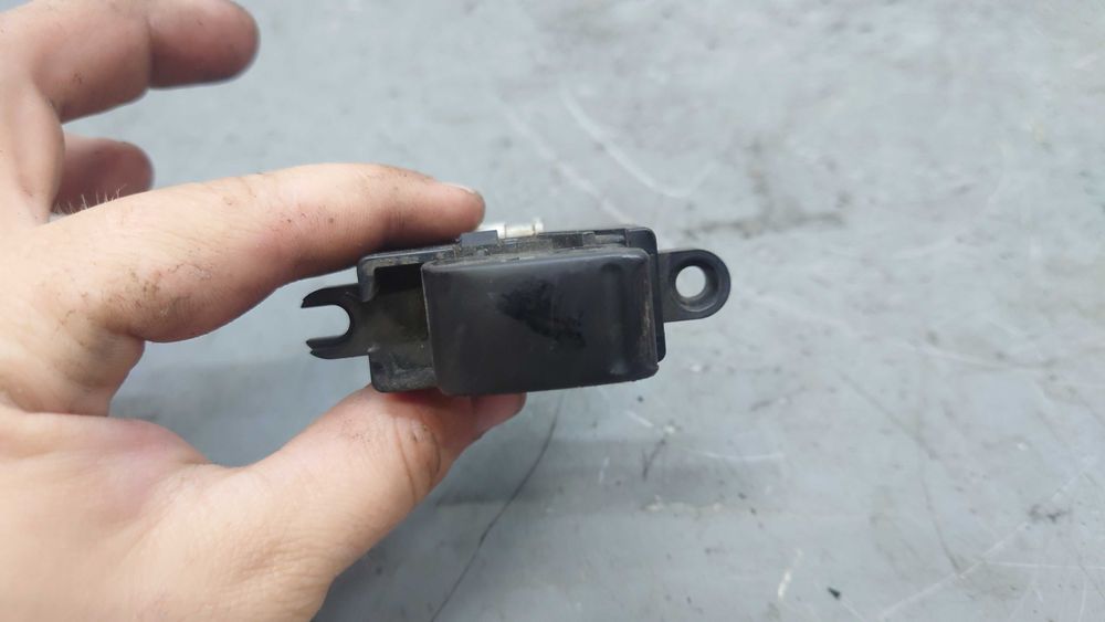Nissan Almera N16 2 II Przełącznik Szyb Pojedynczy