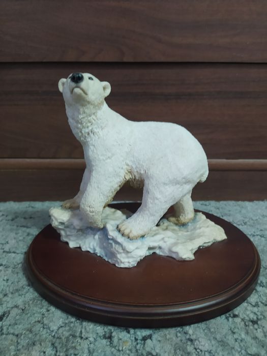 Фигурка белый медведь