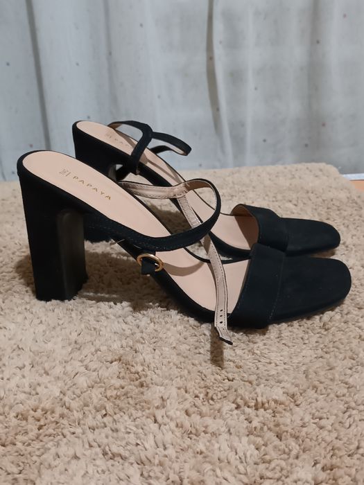 Гарні босоніжки  на каблуку