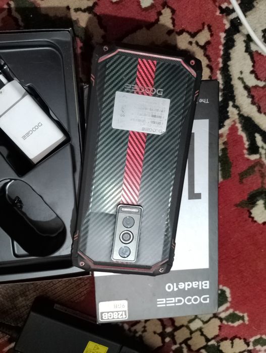 Продам телефон DOOGEE Blade10