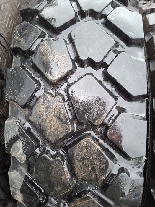 Kpl opon Michelin 9.00x16/255x100x16.