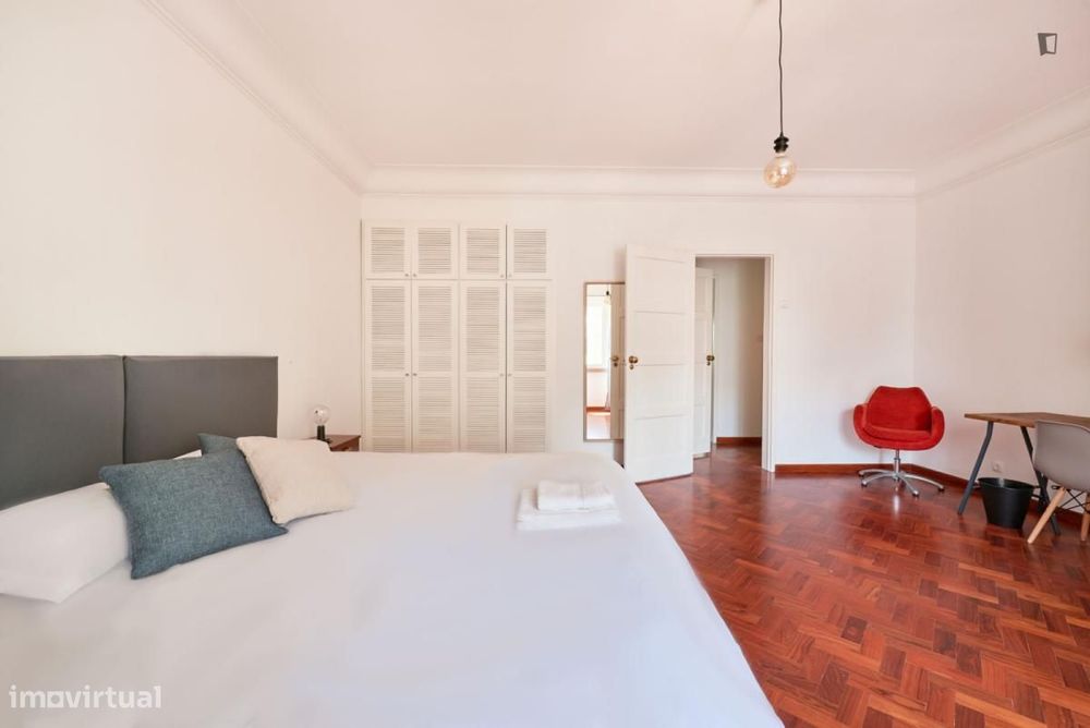 Quarto - localizado em São Sebastião Lisbon