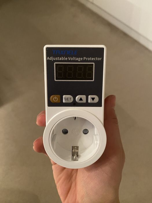 Реле напруги (захист від перепадів) Taxnele 3000W | з дисплеєм