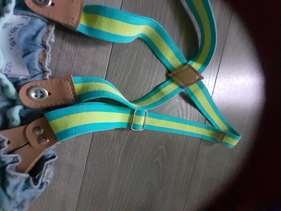 Spodnie jeansowe z szelkami rozmiar 122