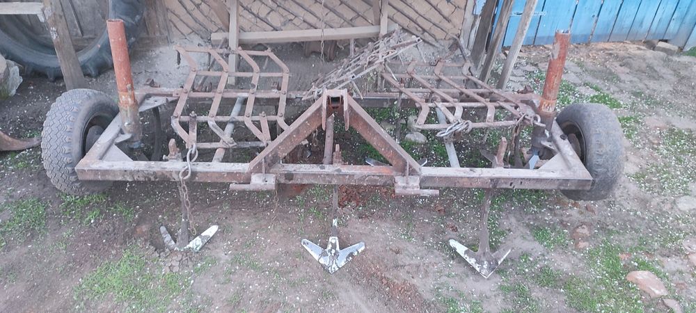 Культиватор, обпирскувач на мини тракторний