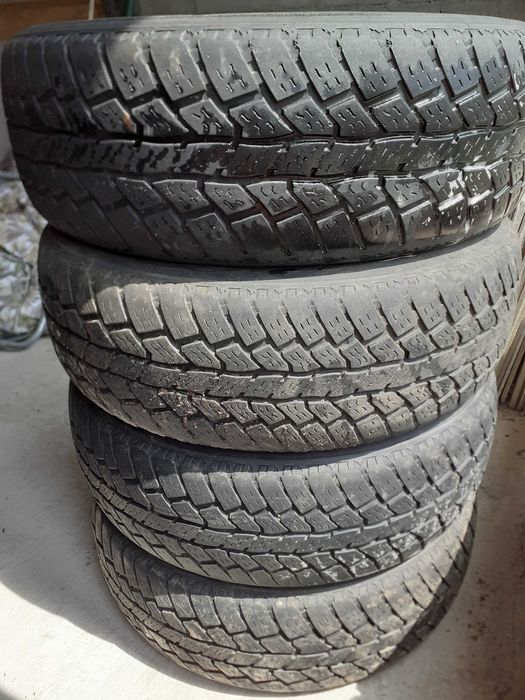 Продам резину на джип