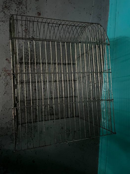 Продам клітку для папуг Ферпласт