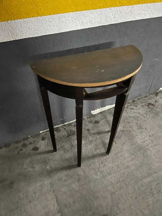Móvel de tampo meia lua