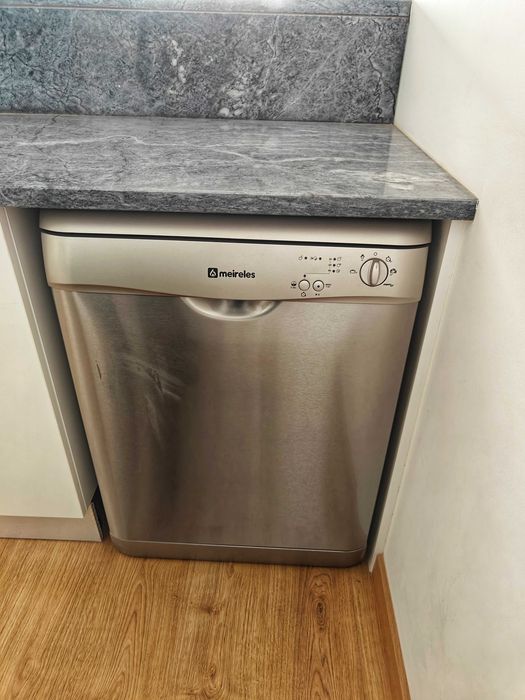 Máquina de Lavar Loiça Meireles (MLL 125W) // Nova