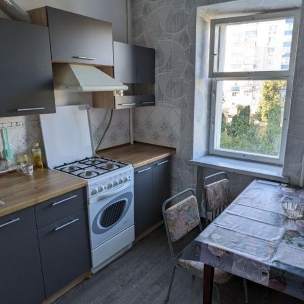 Здається 2 кімнатна квартира для військових.