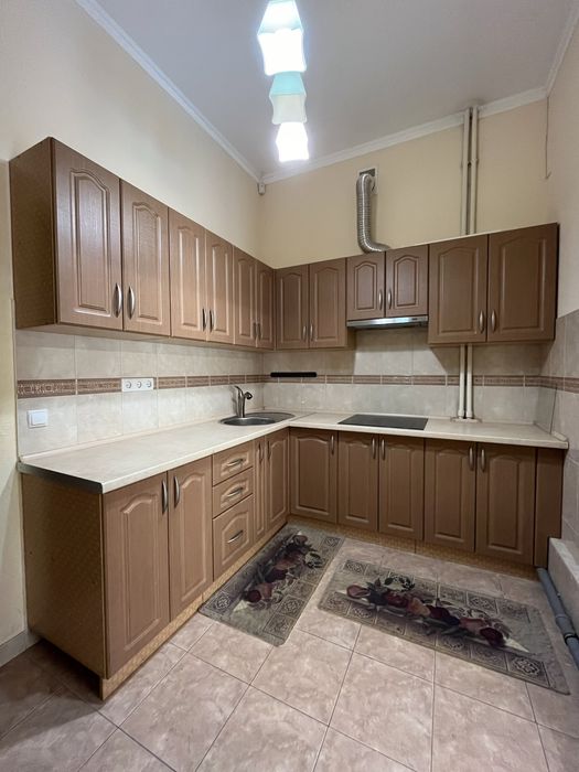 Продається будинок пл. 244 м2 в передмісті Івано-Франківська