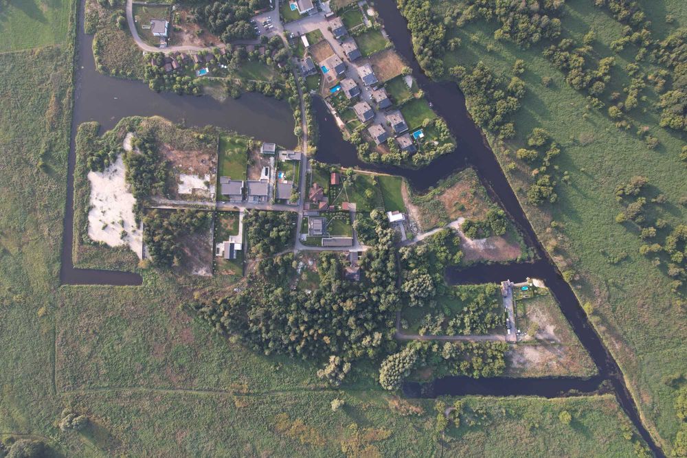 Ділянка 25 соток у котеджному містечку “Azimut River Club” річка, парк