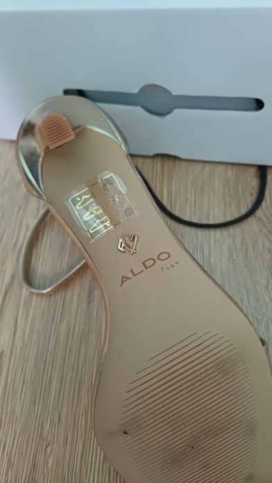 Szpilki Aldo 37, złote