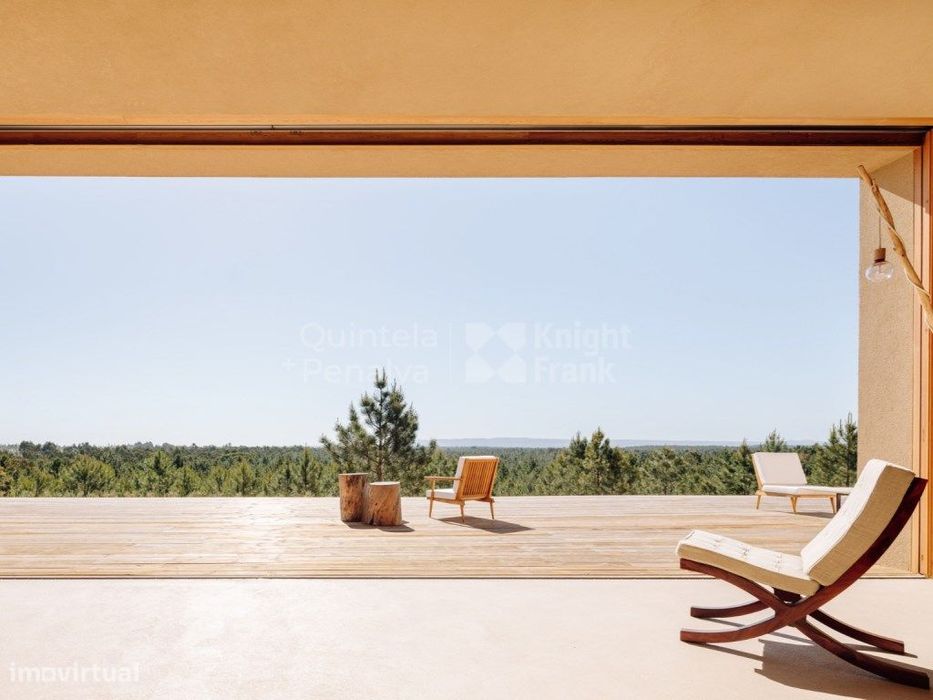 Villa T4+2 com piscina, inserida no Melides Villas
