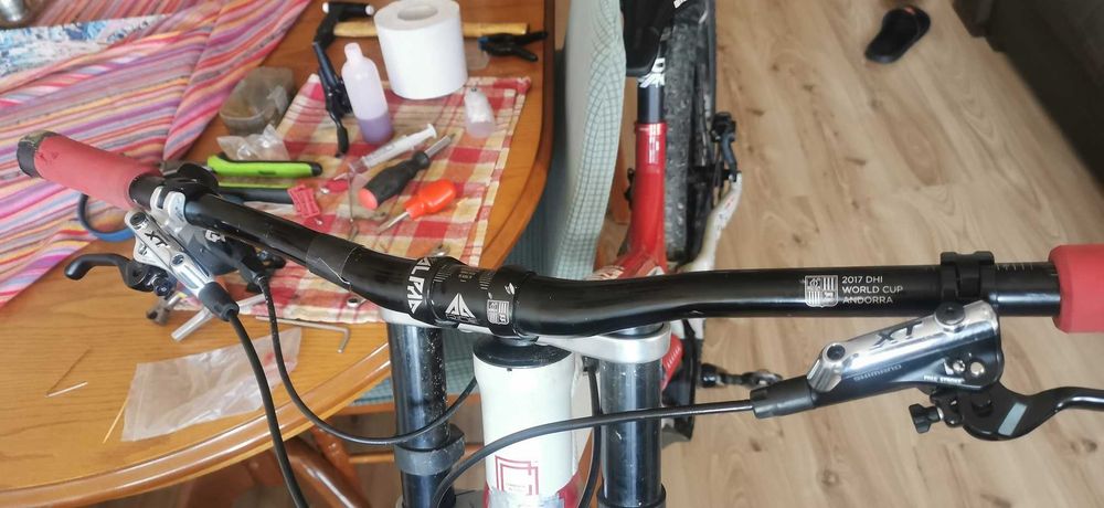 Commencal Supreme V4 DH 29   L-ka