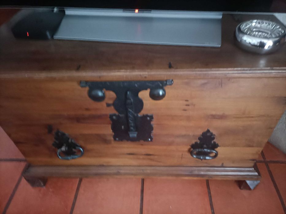 Arca em madeira de castanho