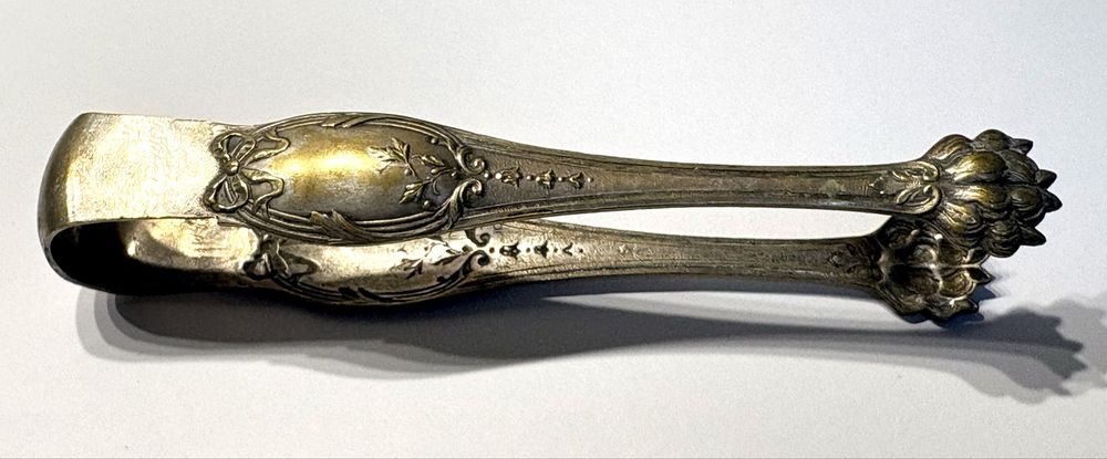 Antiga pinça de cubos de açucar do Sec XIX em casquinha