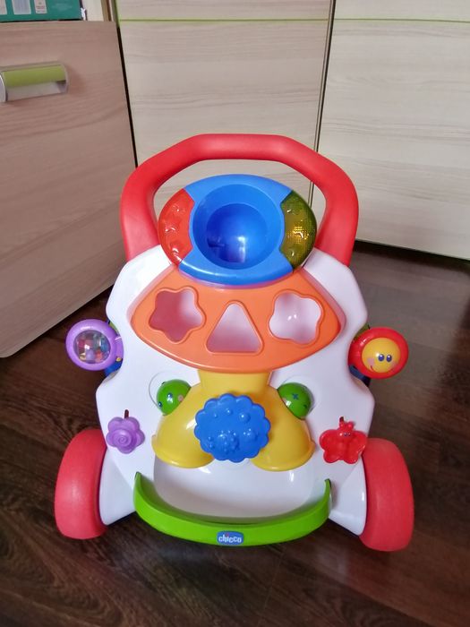 Grający pchacz  Chicco