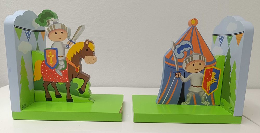 WYPRZEDAŻ drewniane podpórki do książek do pokoju dziecięcego