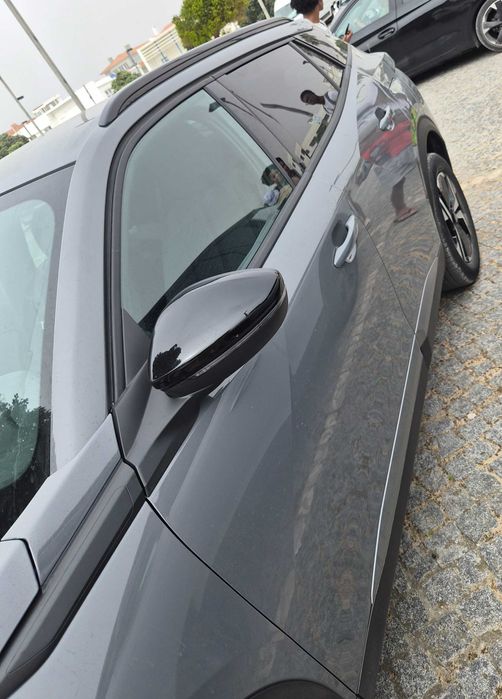 Peugeot 2008 Hybrid Allure 09/2025 — 2.800 km | Como Novo | Automático 27.500€ Neg.