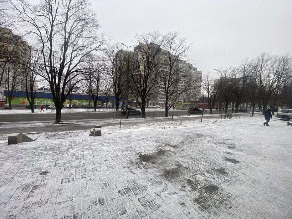Магазин на Рабочей. Проходное место. Фасад.