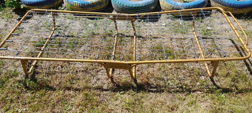 Розкладне ліжко (радянська розкладачка) на панцирній сітці + матрац