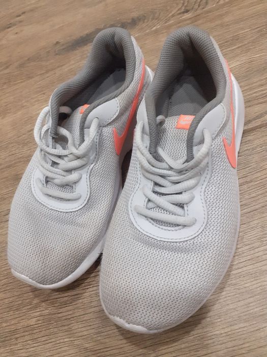 Красовки фірмові