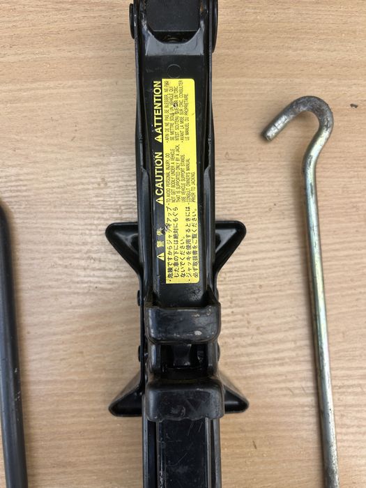 Домкрат Toyota Rav 4 BZ4X