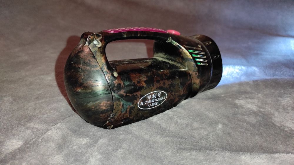 Фонар акумуляторний. Світлодіодний. З зарядкою від 220v.