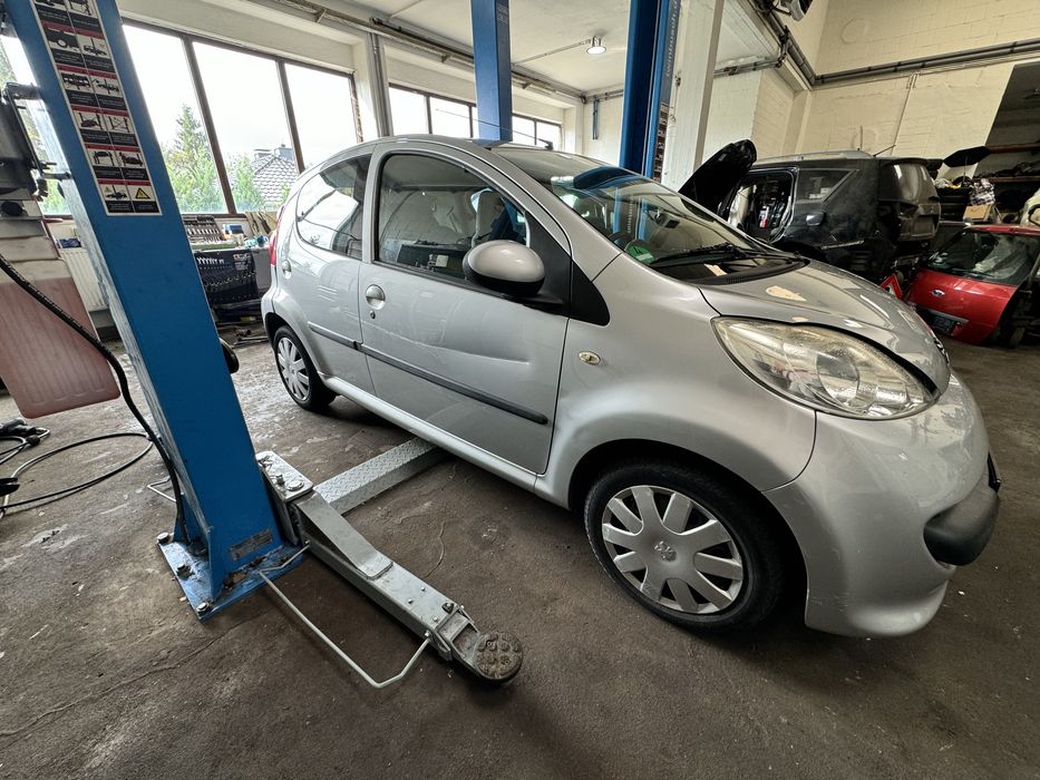 Авторазборка Peugeot 107 запчасти БУ Сірий колір шрот