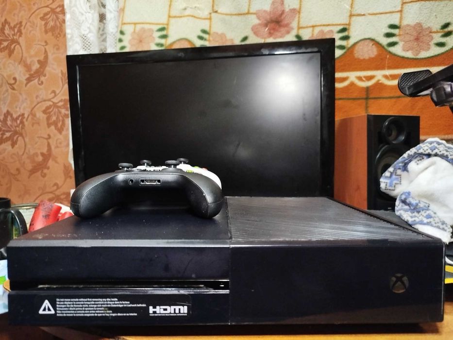 Xbox One 1TB + 2 Геймпади ТОРГ присутній (один від Xbox Series)