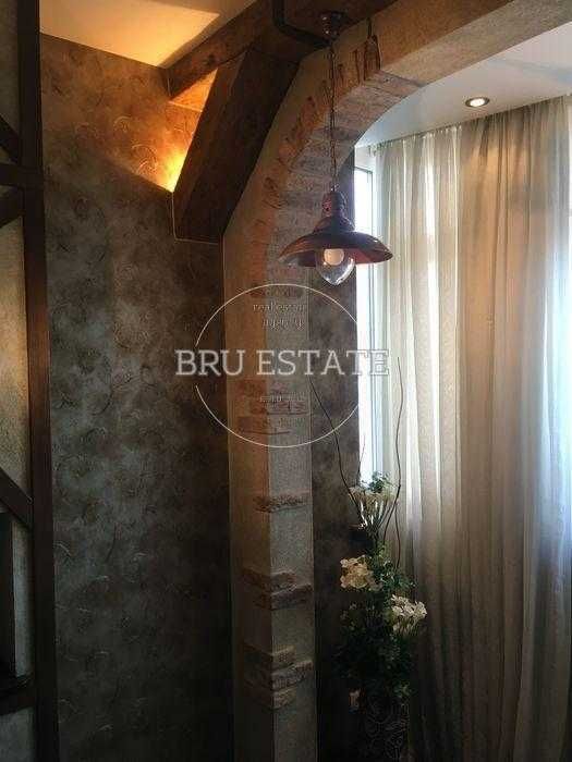 Продам 1 к вул.Дмитрівська 80    м. Університет