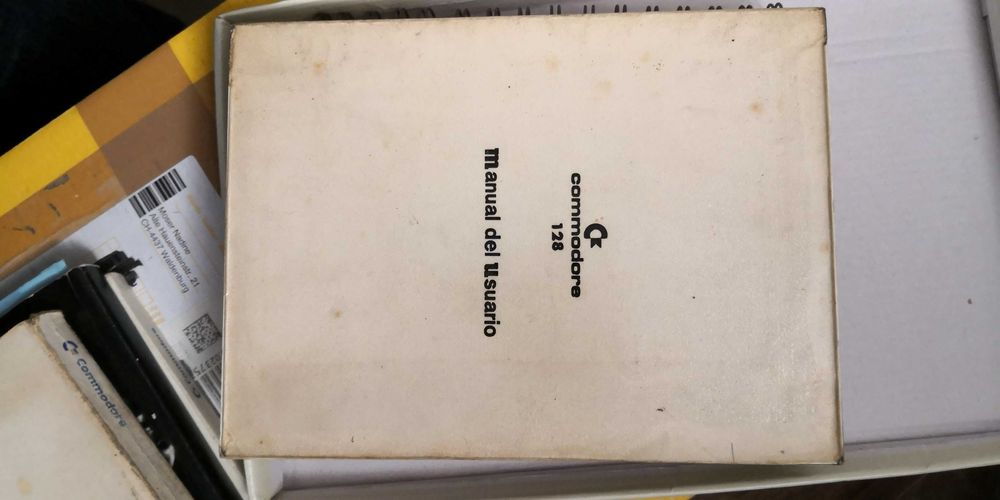 Livros tecnicos e manuais utilização.Computador Commodore. Ler anuncio