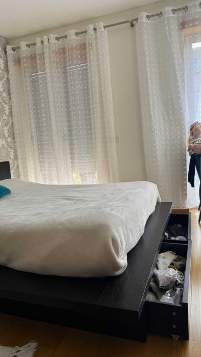 Cama de Casal+ estrado+ 2 gavetas de arrumação+ 2 mesas de cabeceira