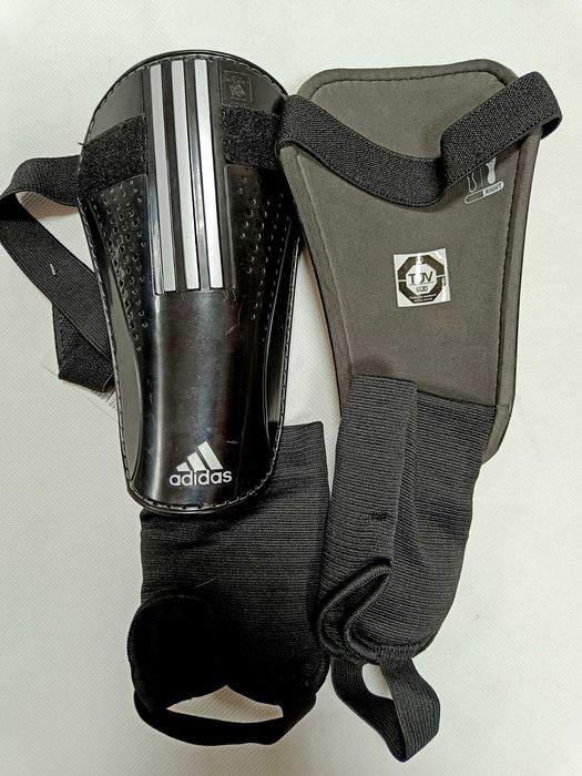 Ochraniacze piłkarskie Adidas 11 club nowe