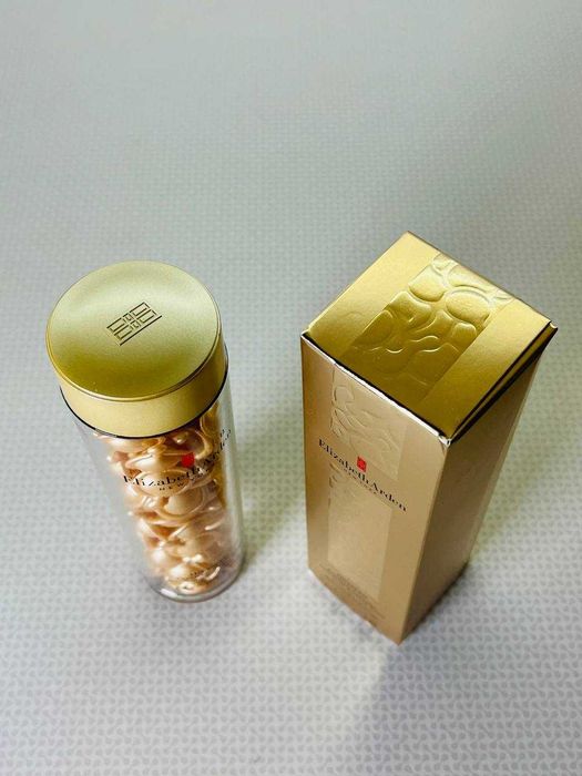 Капсули з керамідами Elizabeth Arden